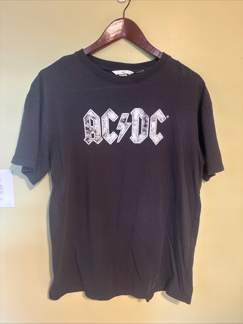 H&M Gray AC/DC Graphic Short Sleeve Tee Size Small